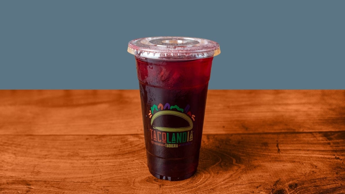 Bebida De Jamaica Mediana / Medium Hibiscus Drink.