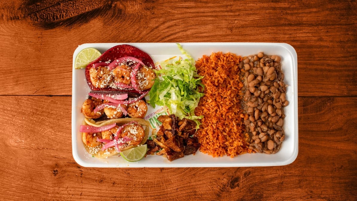 Combo De 3 Tacos De Camarón / 3 Shrimp Tacos Combo.