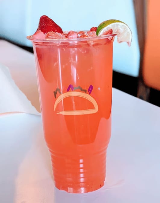 Fresa Y Limón Grande / Large Strawberry Lemonade.