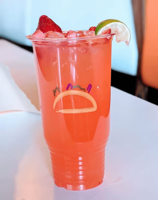 Fresa Y Limón Grande / Large Strawberry Lemonade.